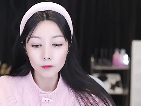 Snapshot of Nuyoah-77 chatting on December 2025 01:31:02 PM Nuyoah-77 online show from December 2025 01:31:02 PM