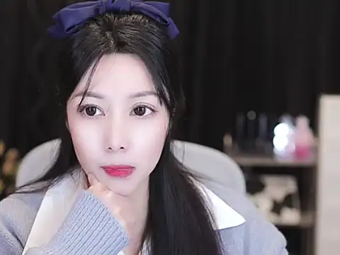 Snapshot of Nuyoah-77 chatting on December 2025 02:33:01 PM Nuyoah-77 online show from December 2025 02:33:01 PM