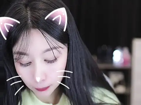 Snapshot of Nuyoah-77 chatting on December 2025 08:41:02 AM Nuyoah-77 online show from December 2025 08:41:02 AM