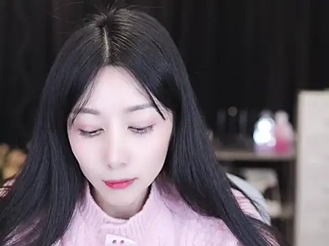 Snapshot of Nuyoah-77 chatting on December 2025 02:23:02 PM Nuyoah-77 online show from December 2025 02:23:02 PM