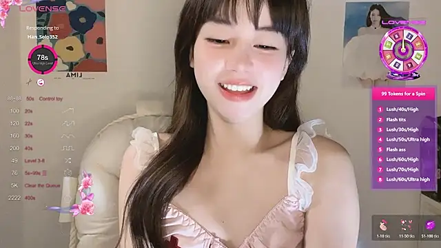 Snapshot of -Hottie chatting on October 2025 04:02:02 PM -Hottie online show from October 2025 04:02:02 PM