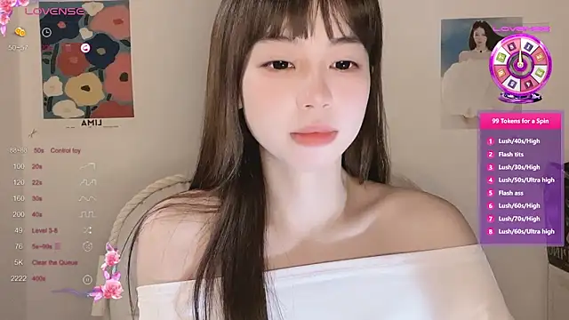 Snapshot of -Hottie chatting on October 2025 04:08:02 PM -Hottie online show from October 2025 04:08:02 PM