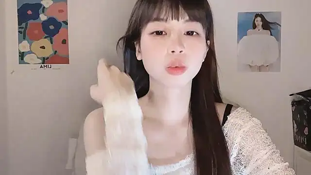 Snapshot of -Hottie chatting on November 2025 04:17:01 PM -Hottie online show from November 2025 04:17:01 PM