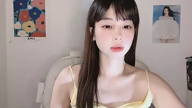 Snapshot of -Hottie chatting on November 2025 04:17:02 PM -Hottie online show from November 2025 04:17:02 PM