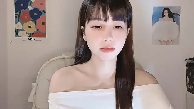 Snapshot of -Hottie chatting on November 2025 04:14:02 PM -Hottie online show from November 2025 04:14:02 PM