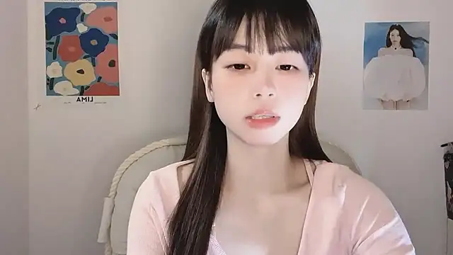 Snapshot of -Hottie chatting on November 2025 04:12:02 PM -Hottie online show from November 2025 04:12:02 PM