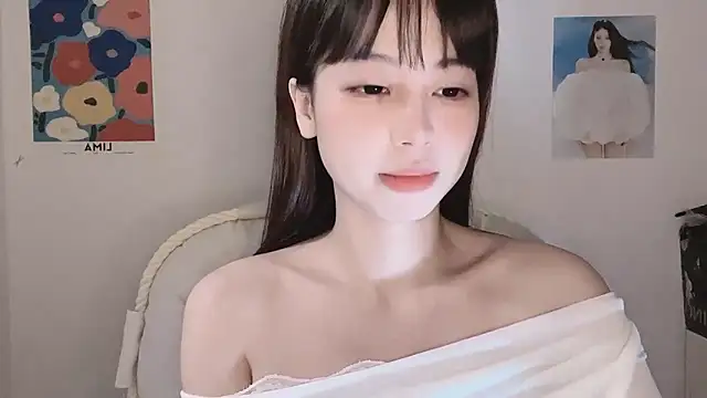 Snapshot of -Hottie chatting on November 2025 04:13:02 PM -Hottie online show from November 2025 04:13:02 PM