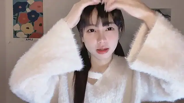 Snapshot of -Hottie chatting on November 2025 04:18:02 PM -Hottie online show from November 2025 04:18:02 PM