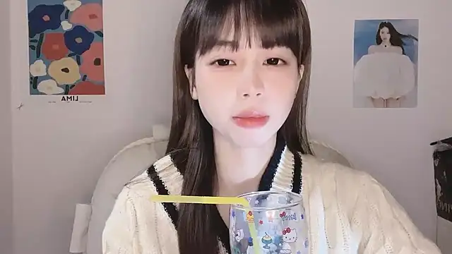 Snapshot of -Hottie chatting on November 2025 04:07:02 PM -Hottie online show from November 2025 04:07:02 PM