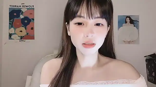 Snapshot of -Hottie chatting on November 2025 04:00:01 PM -Hottie online show from November 2025 04:00:01 PM