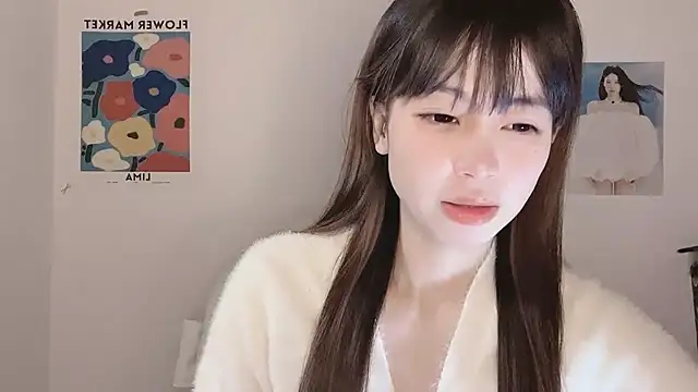 Snapshot of -Hottie chatting on December 2025 04:05:01 PM -Hottie online show from December 2025 04:05:01 PM