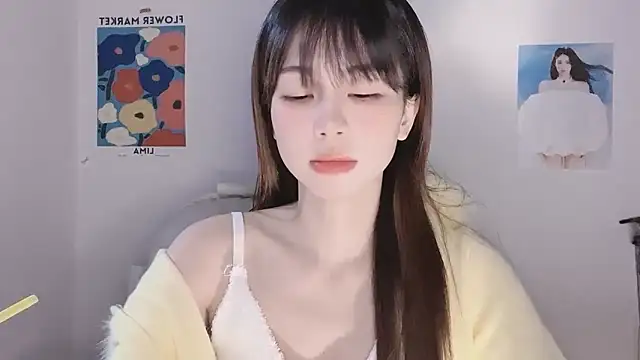 Snapshot of -Hottie chatting on December 2025 04:00:01 PM -Hottie online show from December 2025 04:00:01 PM