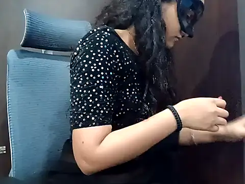 Snapshot of GoldnessAishu chatting on January 2025 04:30:01 PM GoldnessAishu online show from January 2025 04:30:01 PM