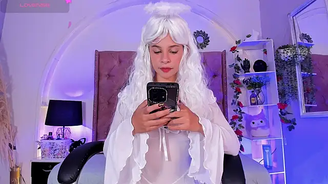 Snapshot of LadyAvalon chatting on November 2025 07:13:01 PM LadyAvalon online show from November 2025 07:13:01 PM