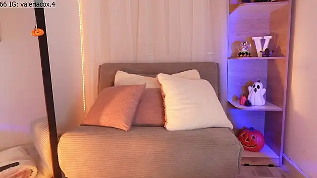 Snapshot of ValeriaCox chatting on October 2025 01:29:01 PM ValeriaCox online show from October 2025 01:29:01 PM