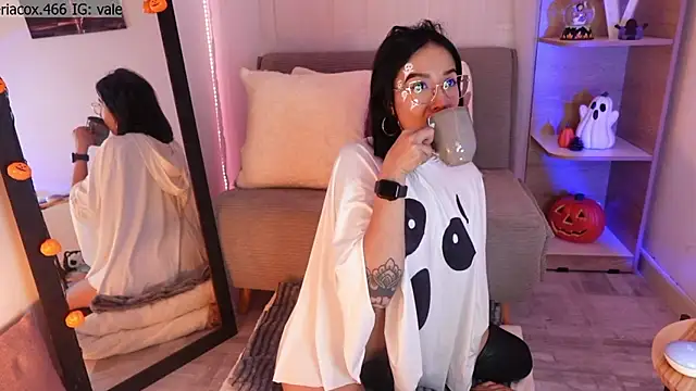 Snapshot of ValeriaCox chatting on October 2025 01:35:02 PM ValeriaCox online show from October 2025 01:35:02 PM