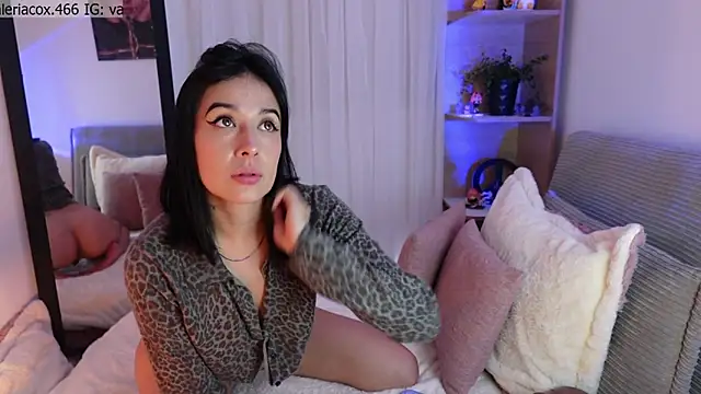 Snapshot of ValeriaCox chatting on November 2025 09:00:02 PM ValeriaCox online show from November 2025 09:00:02 PM