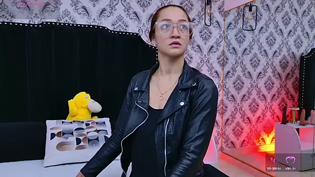 SaaraBrown online show from November 2025 12:17:01 PM