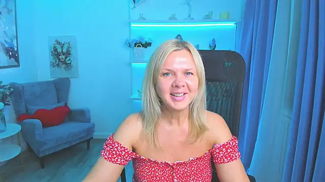 AgathaKlouin online show from June 2026 07:09:02 PM