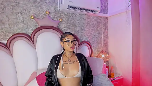 Snapshot of Mia_Jansen chatting on April 2026 01:24:01 PM Mia Jansen online show from April 2026 01:24:01 PM