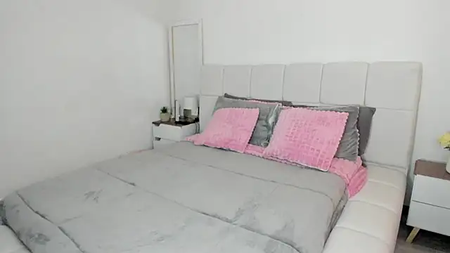 Snapshot of Ori_valentina chatting on November 2025 06:51:01 PM Ori valentina online show from November 2025 06:51:01 PM