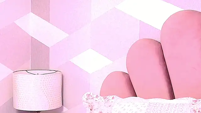 Snapshot of KylieMonnett chatting on November 2025 09:26:01 PM KylieMonnett online show from November 2025 09:26:01 PM