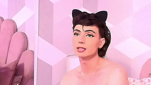 Snapshot of KylieMonnett chatting on November 2025 07:58:01 PM KylieMonnett online show from November 2025 07:58:01 PM