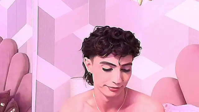 Snapshot of KylieMonnett chatting on November 2025 09:24:02 PM KylieMonnett online show from November 2025 09:24:02 PM