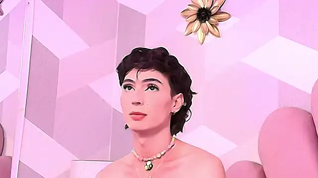 Snapshot of KylieMonnett chatting on November 2025 07:14:02 PM KylieMonnett online show from November 2025 07:14:02 PM