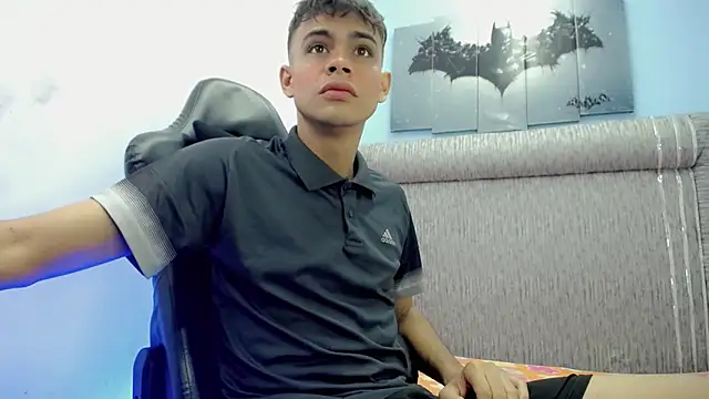 zacariasss  online show from March 2026 02:33:02 PM