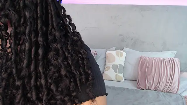 Miley Collins online show from December 2024 07:00:01 PM