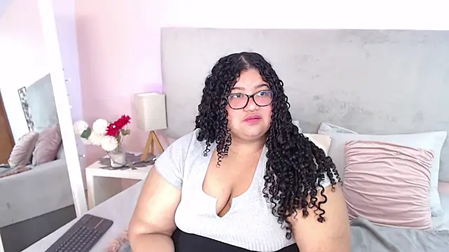 Miley Collins online show from December 2024 05:08:02 PM