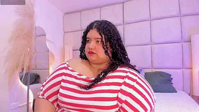 Miley Collins online show from November 2025 07:23:02 PM