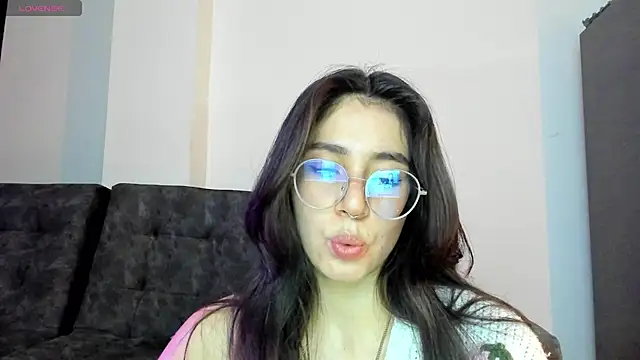 Snapshot of emmadiaz1 chatting on December 2024 01:30:01 AM emmadiaz1 online show from December 2024 01:30:01 AM