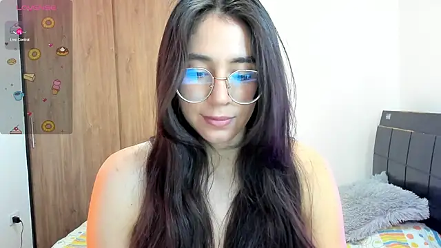 Snapshot of emmadiaz1 chatting on January 2025 07:17:02 PM emmadiaz1 online show from January 2025 07:17:02 PM