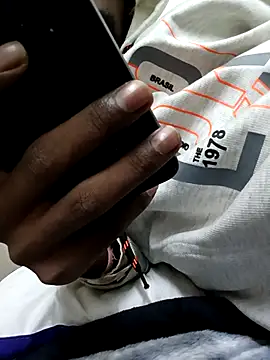 devilsam3327 online show from December 2025 04:36:02 PM