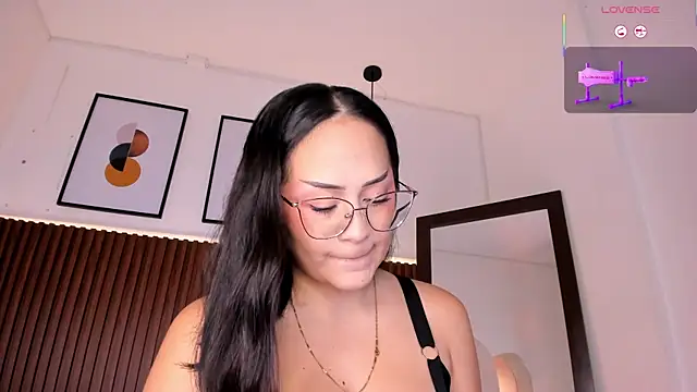 Snapshot of emma_white_01 chatting on December 2025 01:36:01 AM emma white 01 online show from December 2025 01:36:01 AM