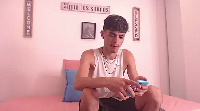 Snapshot of harrytomson_1 chatting on December 2024 05:48:01 AM harrytomson 1 online show from December 2024 05:48:01 AM