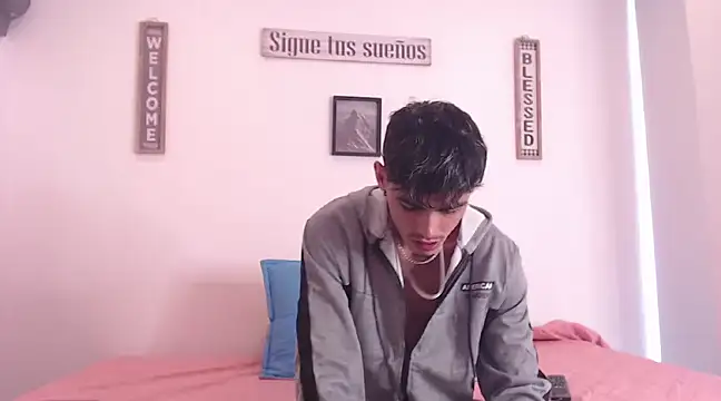 Snapshot of harrytomson_1 chatting on December 2024 08:44:01 PM harrytomson 1 online show from December 2024 08:44:01 PM