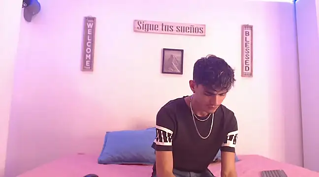 Snapshot of harrytomson_1 chatting on December 2024 05:53:02 AM harrytomson 1 online show from December 2024 05:53:02 AM