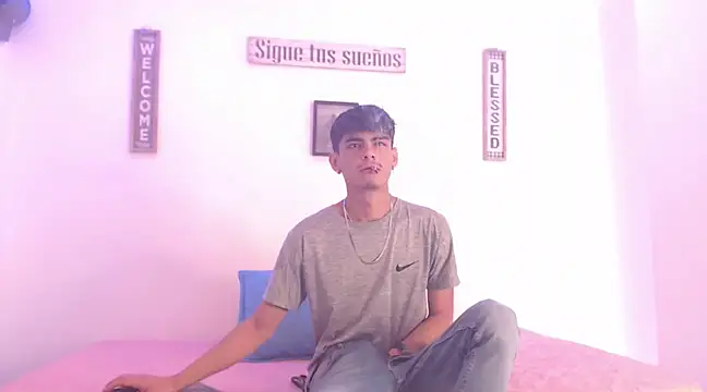 Snapshot of harrytomson_1 chatting on December 2024 02:27:01 PM harrytomson 1 online show from December 2024 02:27:01 PM