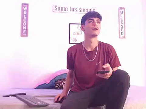 Snapshot of harrytomson_1 chatting on December 2024 05:42:01 AM harrytomson 1 online show from December 2024 05:42:01 AM