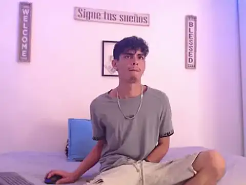 Snapshot of harrytomson_1 chatting on December 2024 06:35:01 AM harrytomson 1 online show from December 2024 06:35:01 AM