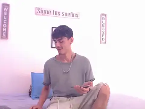 Snapshot of harrytomson_1 chatting on December 2024 07:00:02 PM harrytomson 1 online show from December 2024 07:00:02 PM