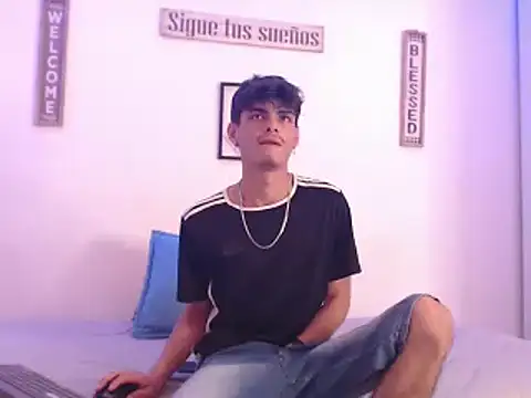 Snapshot of harrytomson_1 chatting on December 2024 08:54:02 AM harrytomson 1 online show from December 2024 08:54:02 AM