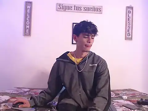 Snapshot of harrytomson_1 chatting on January 2025 04:21:01 AM harrytomson 1 online show from January 2025 04:21:01 AM