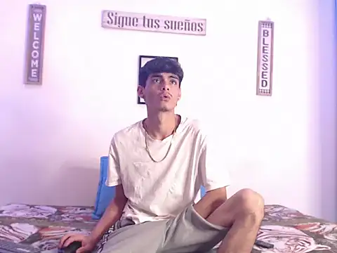 Snapshot of harrytomson_1 chatting on January 2025 03:32:02 AM harrytomson 1 online show from January 2025 03:32:02 AM