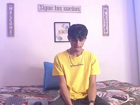 Snapshot of harrytomson_1 chatting on January 2025 04:30:02 AM harrytomson 1 online show from January 2025 04:30:02 AM