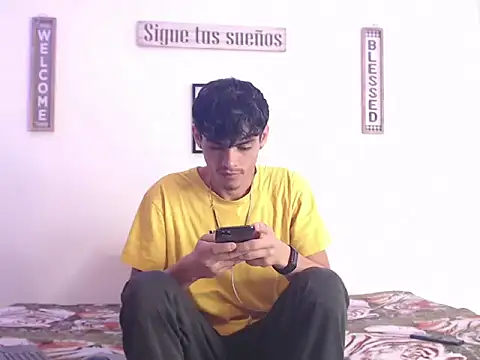 Snapshot of harrytomson_1 chatting on January 2025 03:50:01 PM harrytomson 1 online show from January 2025 03:50:01 PM