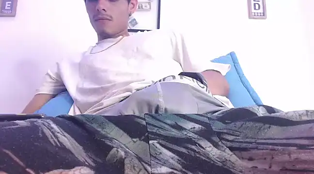 Snapshot of harrytomson_1 chatting on February 2025 02:27:02 PM harrytomson 1 online show from February 2025 02:27:02 PM